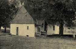 Zagroda włościańska. Spichrz, wozownia i drwalnia.