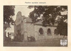 Pawilon wyrobów ludowych.